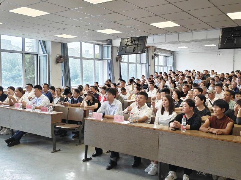 K体育·「中国」官方网站成功召开2025级新生家长会