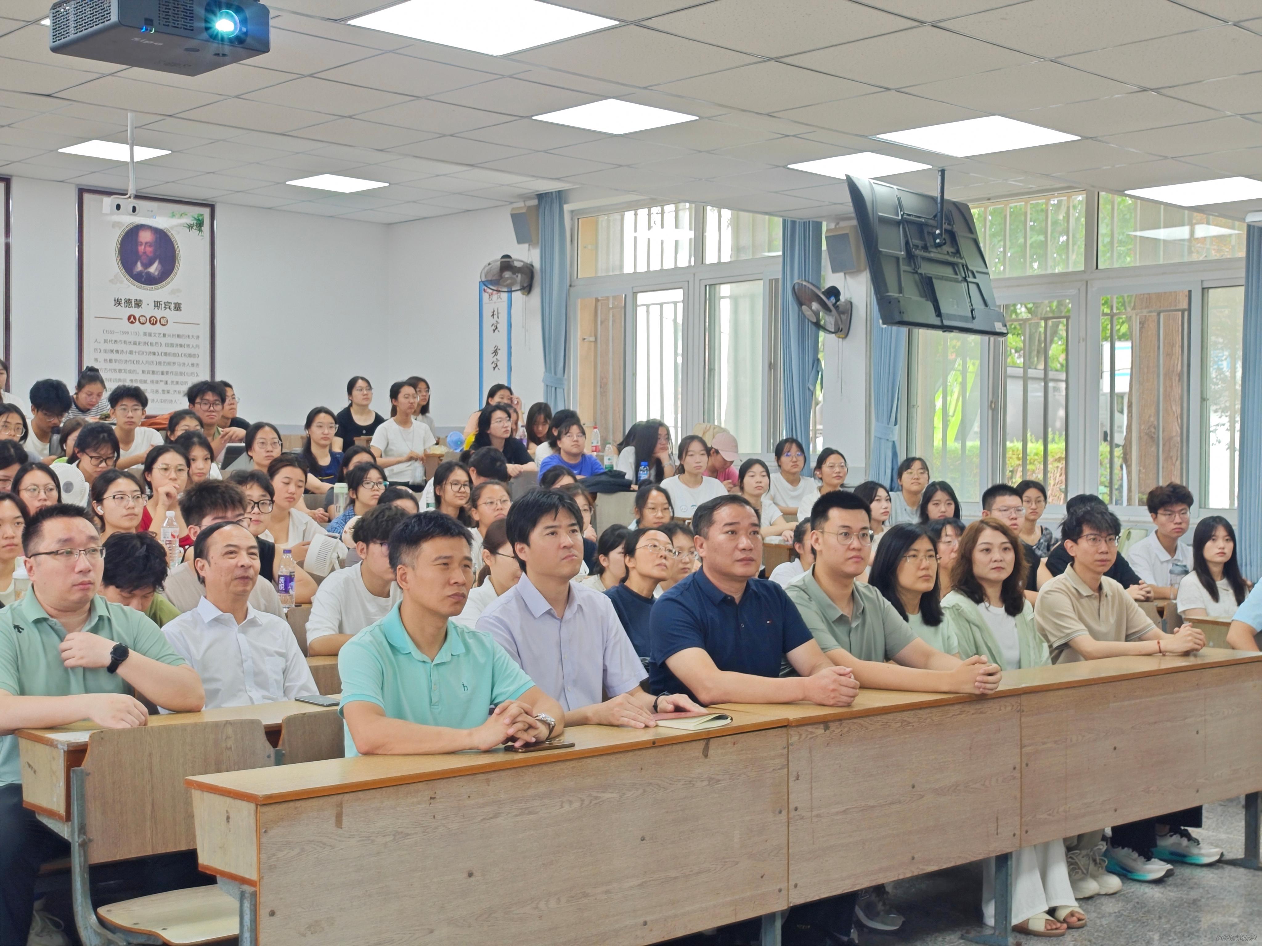 K体育·「中国」官方网站组织师生观看纪念中国人民抗日战争暨世界反法西斯战争胜利80周年大会